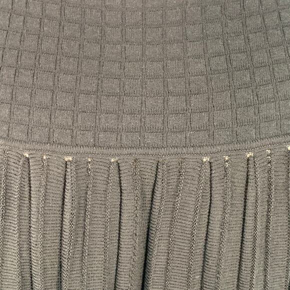 CHANEL Vintage 2005 Size 6 Black Viscose Blend Pleated Elastic Waistband Skirt - Picture 4 of 8